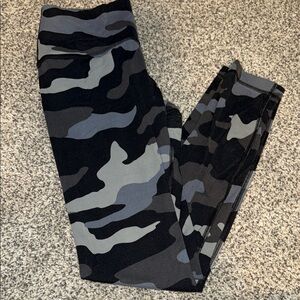 PINK Victoria's Secret Black and Gray Camouflage Leggings